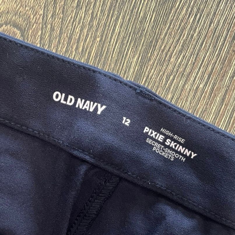 Old Navy NWT Old Navy High-Rise Pixie Pants Secret Stretch Black 12 Size 34" / US 12 / IT 48 - 7 Thumbnail
