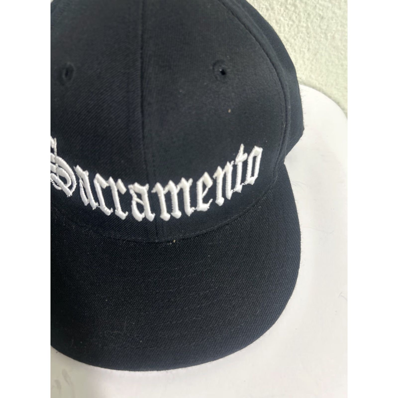 Lids Lids Baseball Hat 7 1/2 Fitted Sacramento Old English Black White Men Hat Size ONE SIZE - 3 Thumbnail