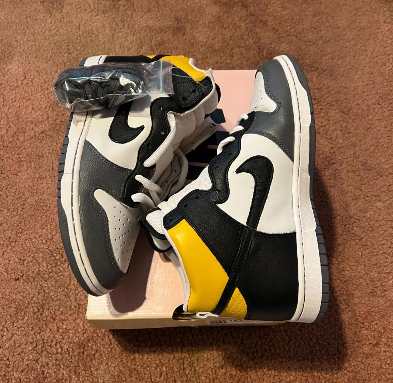Nike 2004 Nike SB Dunk High Daniel Shimizu 305050-101 US10.5 Size US 10.5 / EU 43-44 - 1 Thumbnail