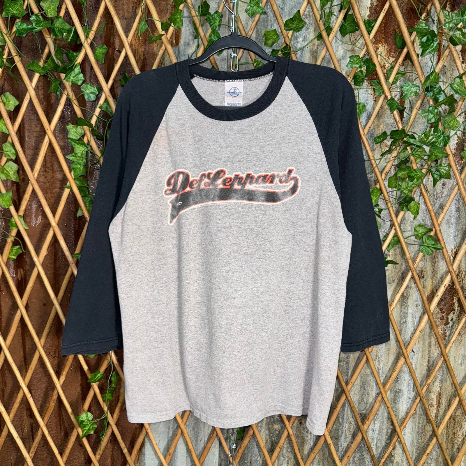 Delta Vintage Y2K Def Leppard 3/4 sleeve 00s band baseball t-shirt Size US L / EU 52-54 / 3 - 1 Thumbnail