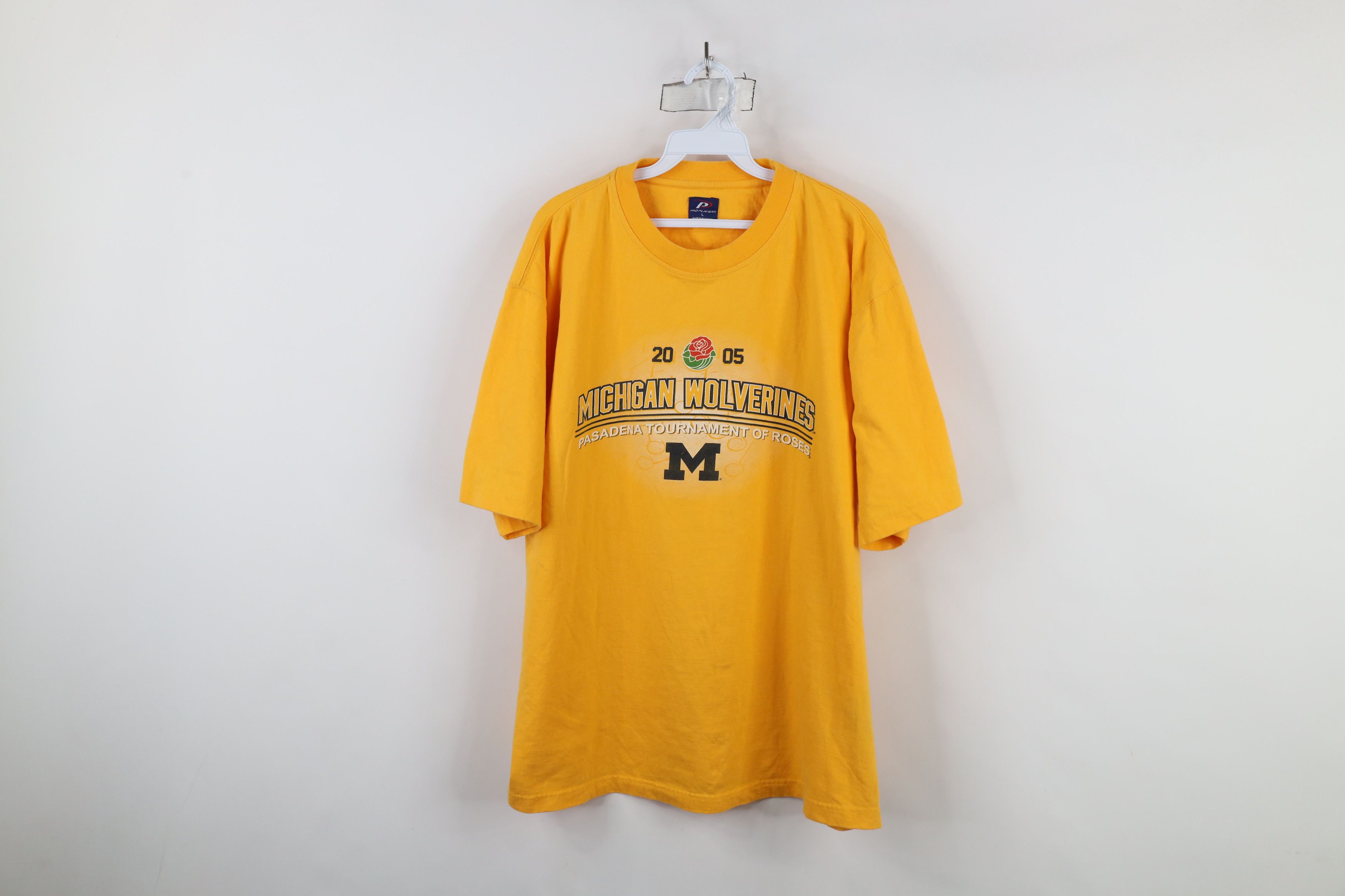 Vintage Vintage Y2K 2005 University of Michigan Football T-Shirt Size US L / EU 52-54 / 3 - 1 Thumbnail