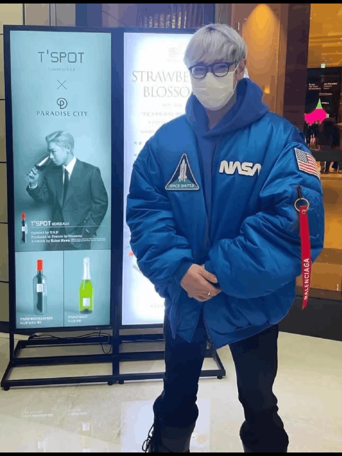 Balenciaga Balenciaga Sz 46 Balenciaga NASA Space Puffer Bomber-2506 Size US S / EU 44-46 / 1 - 9 Thumbnail