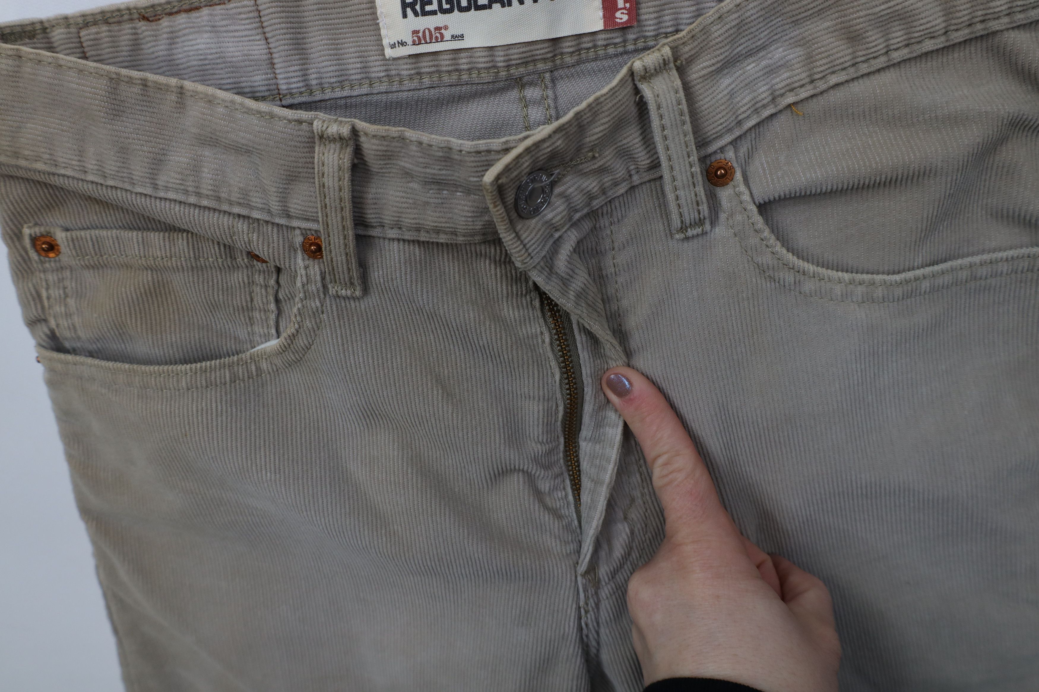 Levi's Vintage Y2K Levis 505 Regular Straight Leg Corduroy Pants Size US 31 - 7 Thumbnail