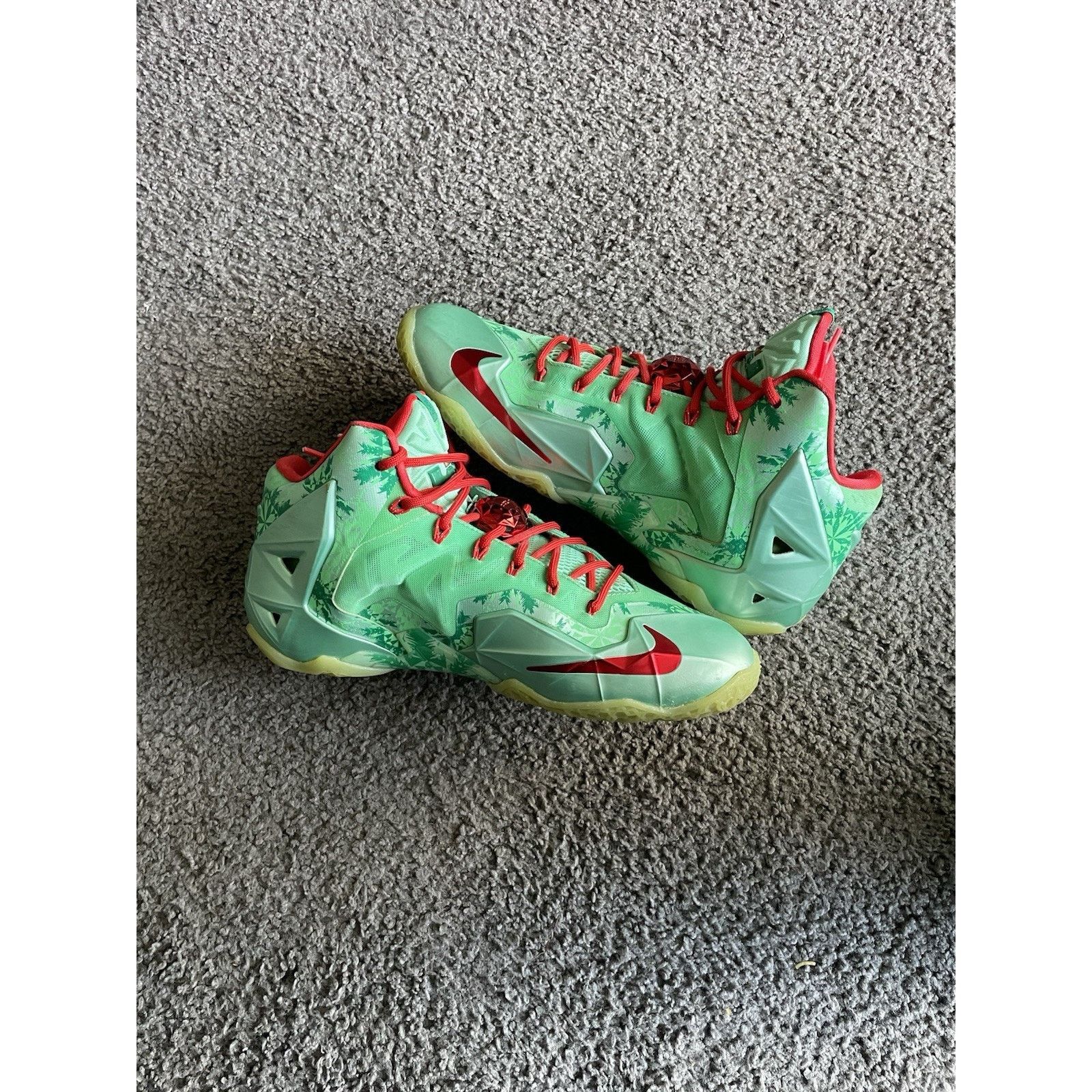 Nike Size 10- Nike LeBron 11 "Christmas" 616175-301 Size US 10 / EU 43 - 3 Thumbnail