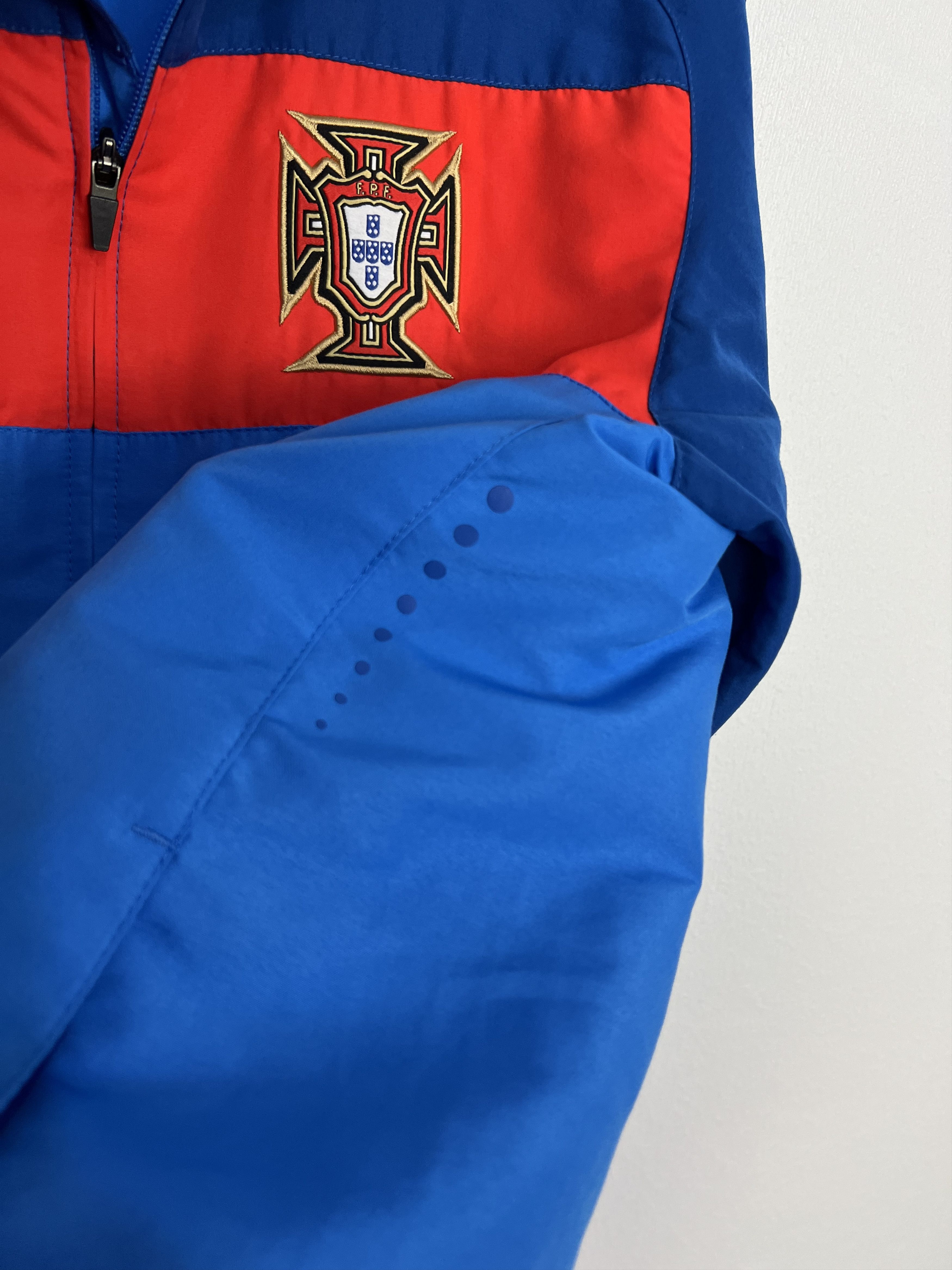 Nike Vintage Nike Portugal Football Jacket Soccer Track Top Zip Size US M / EU 48-50 / 2 - 5 Thumbnail