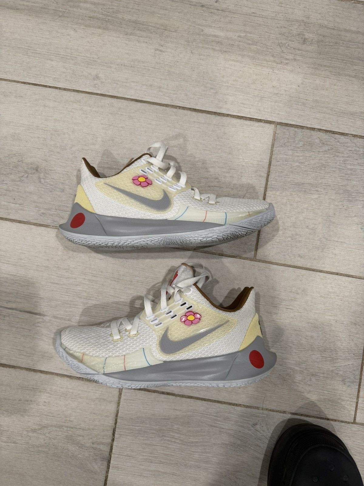 Nike Kyrie Sandy Size US 10 / EU 43 - 3 Thumbnail
