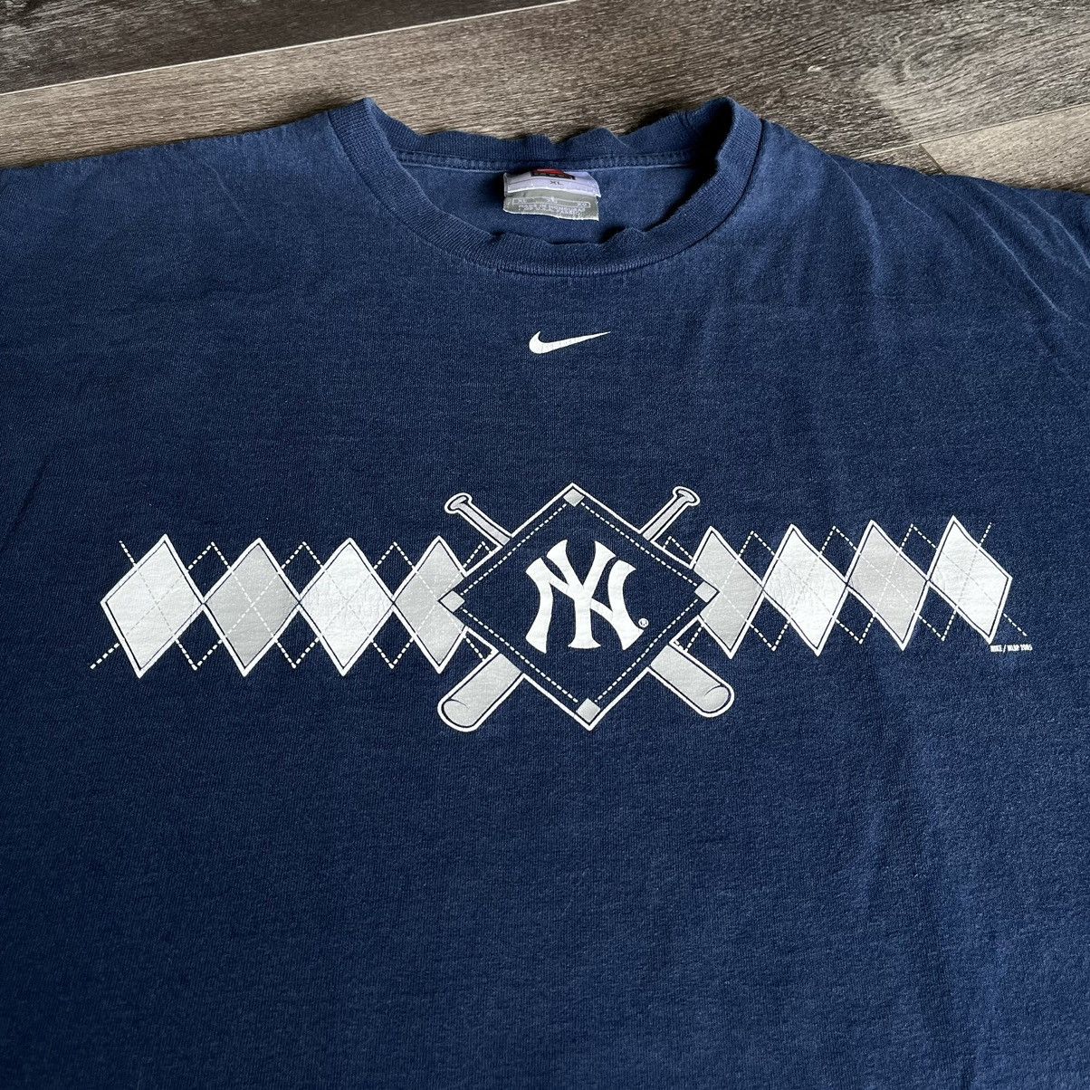 Nike Vintage Y2K Nike Center Swoosh Logo New York Yankees T Shirt Size US XL / EU 56 / 4 - 2 Thumbnail