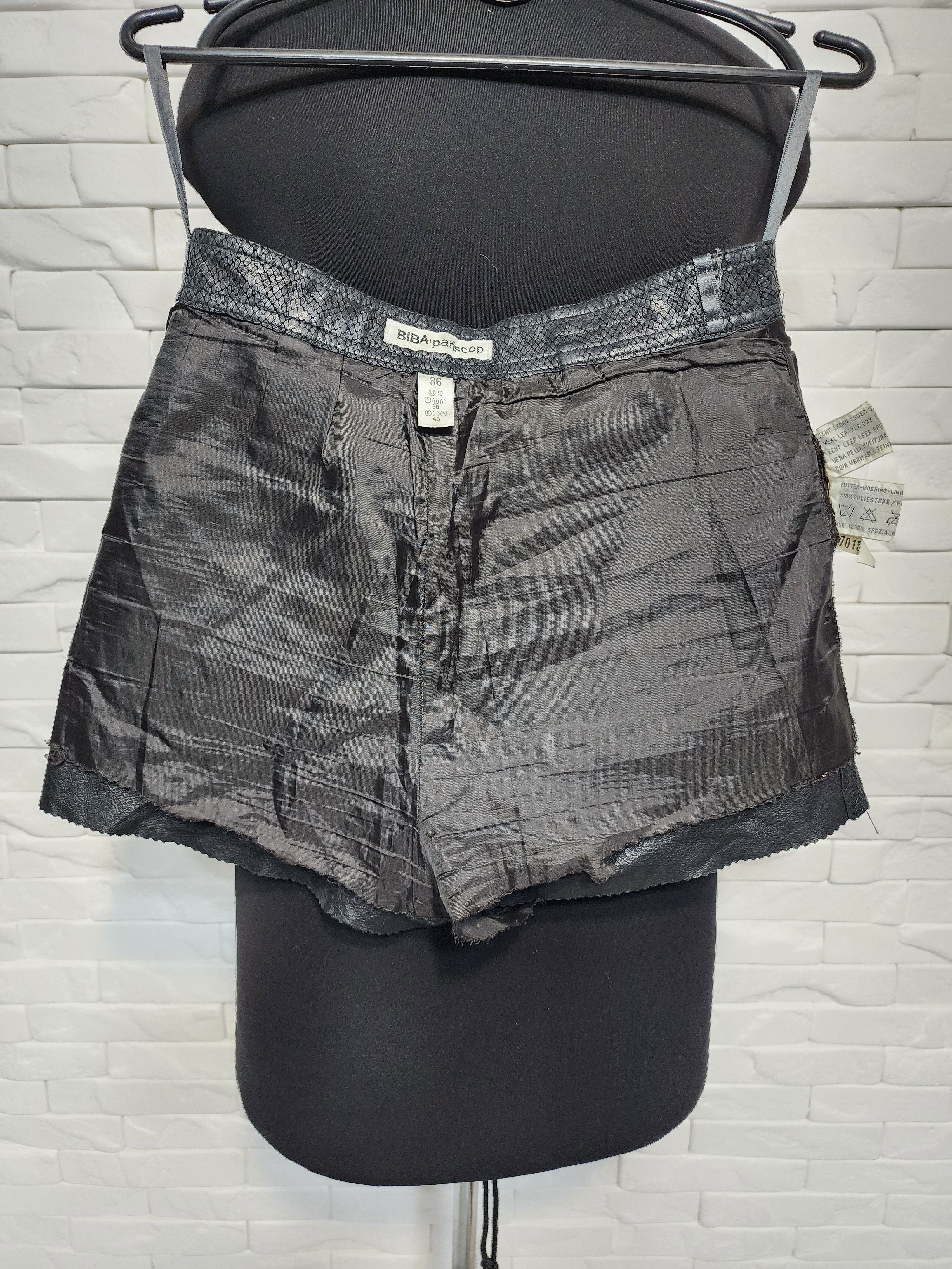 Genuine Leather Women's leather black shorts. Size 27" / US 4 / IT 40 - 8 Thumbnail