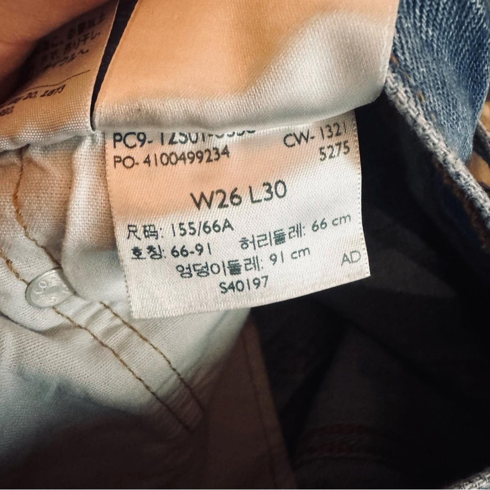 Levi's Levi's. Women’s Blue Denim 501 Jeans. Size 26. Size 26" / US 2 / IT 38 - 3 Thumbnail