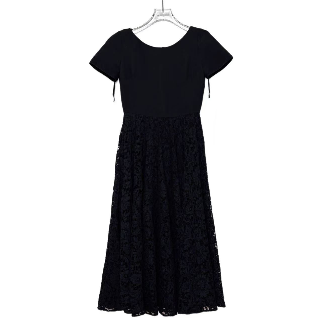 Valentino Valentino Lace Slim-fit Mid-length Short Sleeve Dress K26WX Size XS / US 0-2 / IT 36-38 - 1 Thumbnail