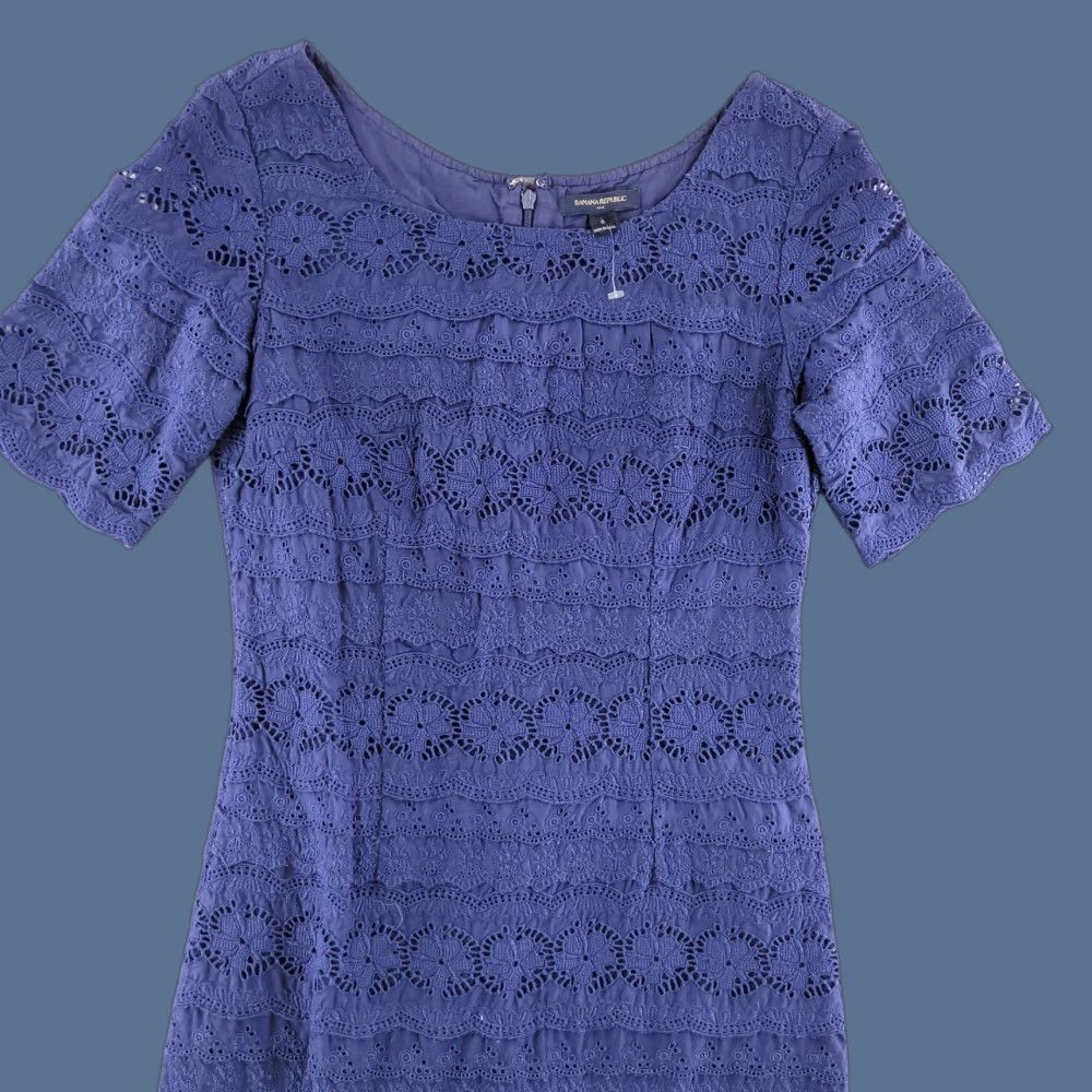 Banana Republic Banana Republic Blue Eyelet Lace Dress Knee Length Scoop Neck Women Size 0 Size XS / US 0-2 / IT 36-38 - 1 Thumbnail