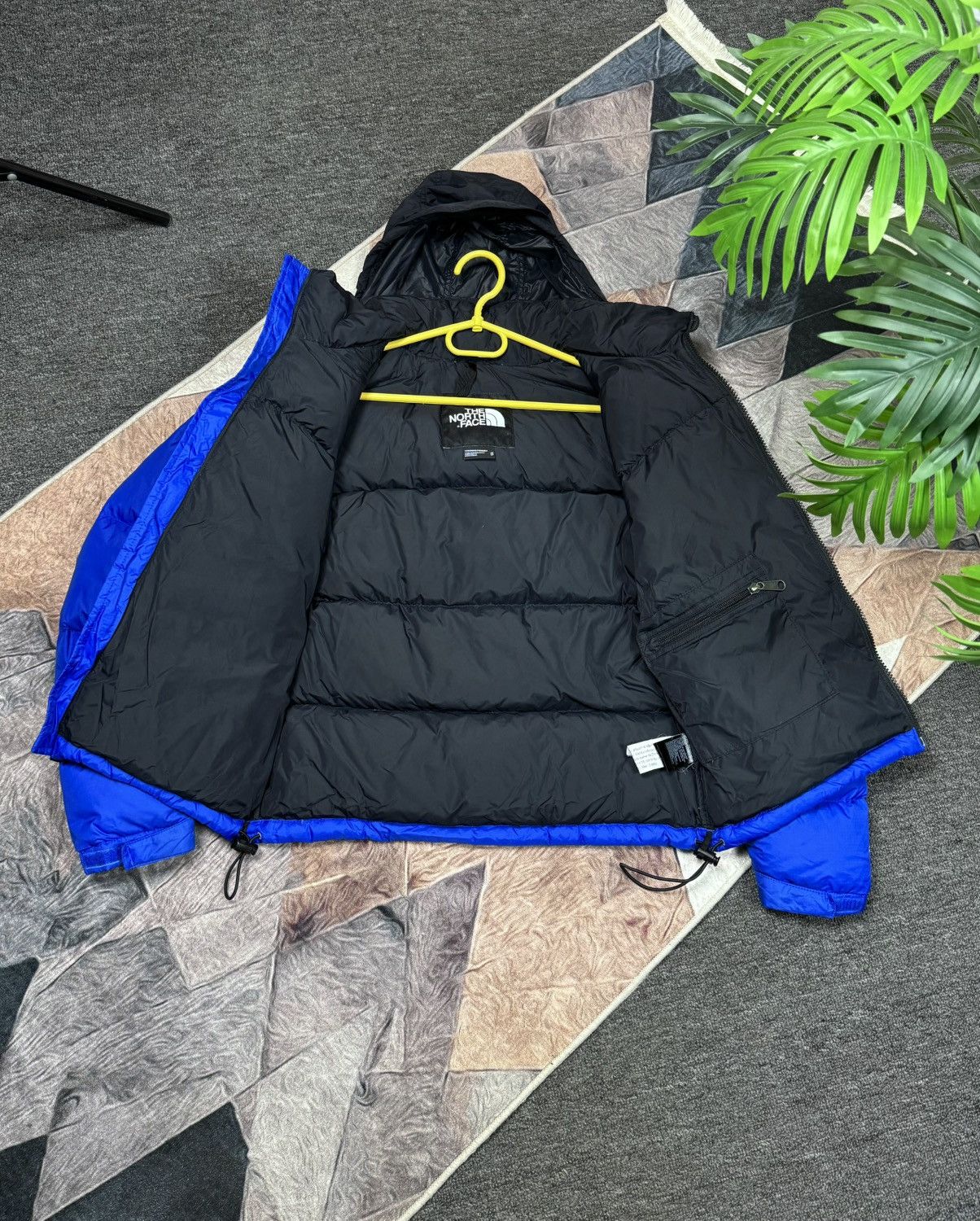 The North Face THE NORTH FACE NUPTSE 700 WOMANS PUFFER DOWN JACKET SIZE XS Size XS / US 0-2 / IT 36-38 - 4 Thumbnail