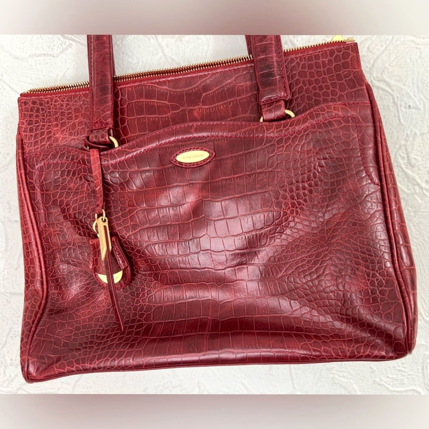 Vintage Elie Tahari Crocodile Embossed Red Leather Tote EUC Tote Women Leather Red Tahari EUC Size ONE SIZE - 3 Thumbnail