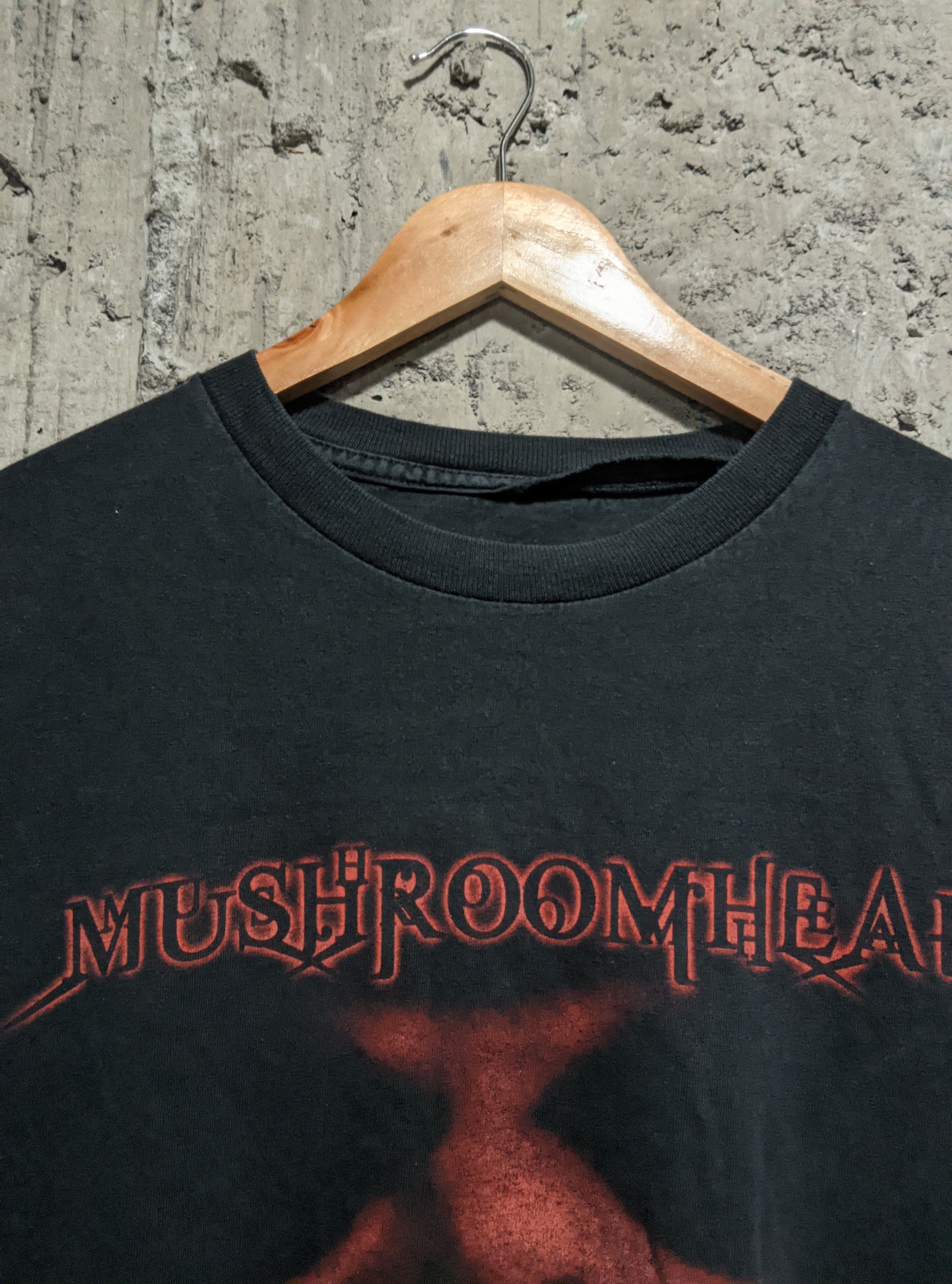 Band Tees Vintage 2000s mushroomhead alt metal tshirt Size US L / EU 52-54 / 3 - 5 Thumbnail