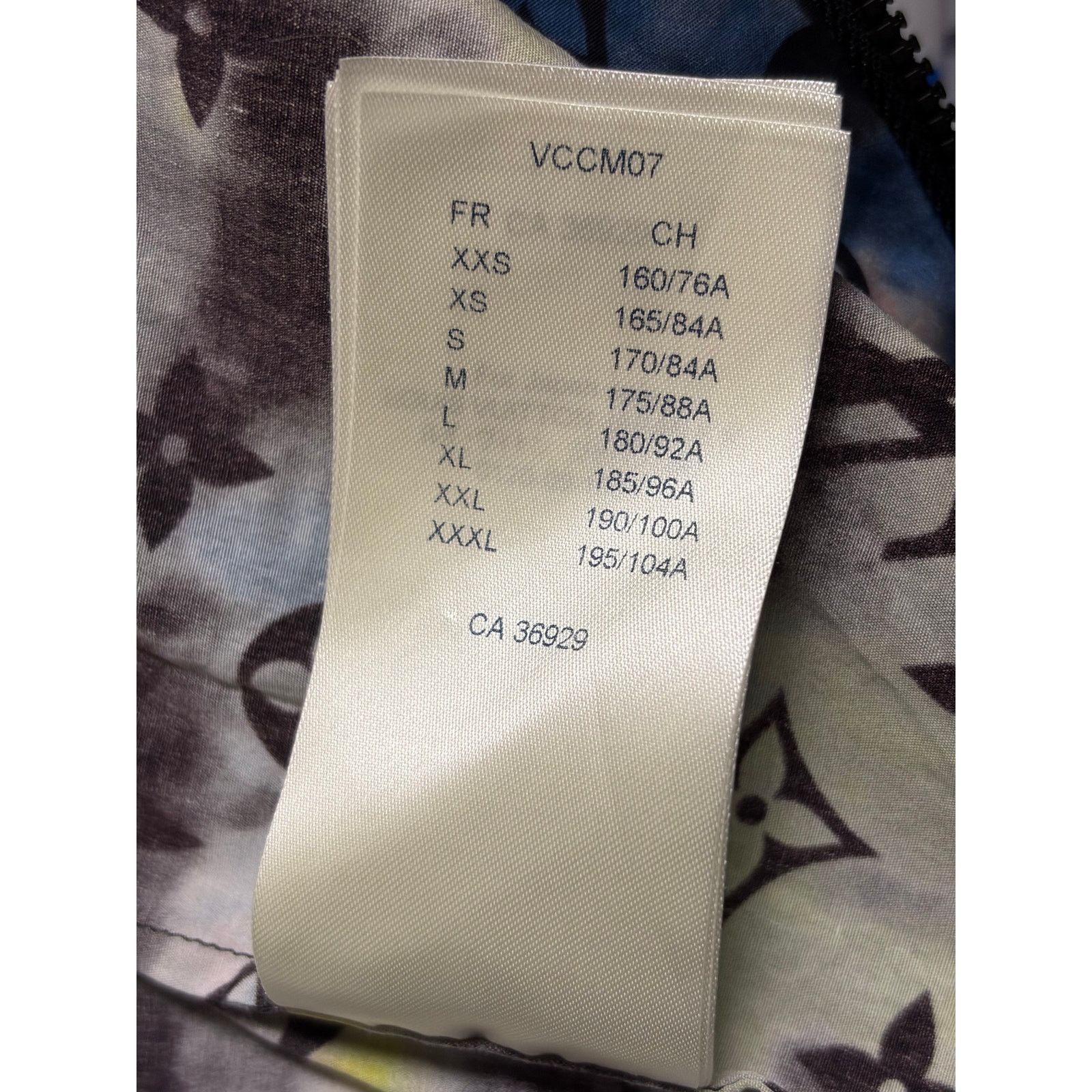 Louis Vuitton Authentic 2021 Louis Vuitton Zipped Monogram Tie-Dye Shirt Size US M / EU 48-50 / 2 - 12 Thumbnail