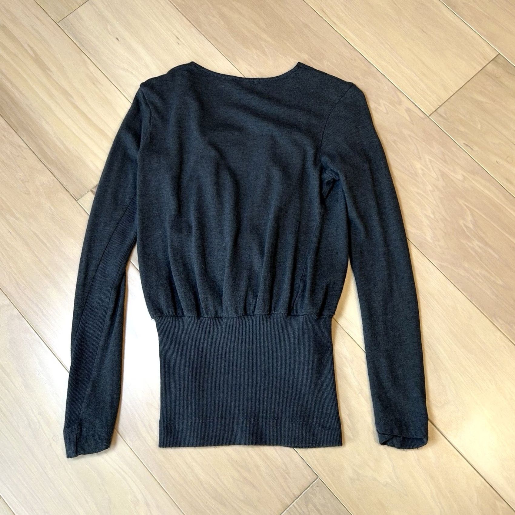 James Perse VINTAGE James Perse Crossover Sweater Deep V-Neckline Long Sleeve Womens 2 Gray Knit Pullover Regular Womens Size XS / US 0-2 / IT 36-38 - 3 Thumbnail