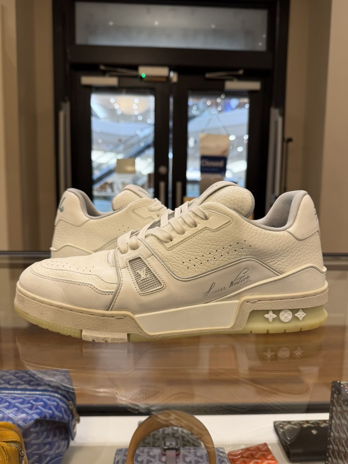 Louis Vuitton Louis Vuitton Trainer - White Size US 8 / EU 41 - 1 Thumbnail