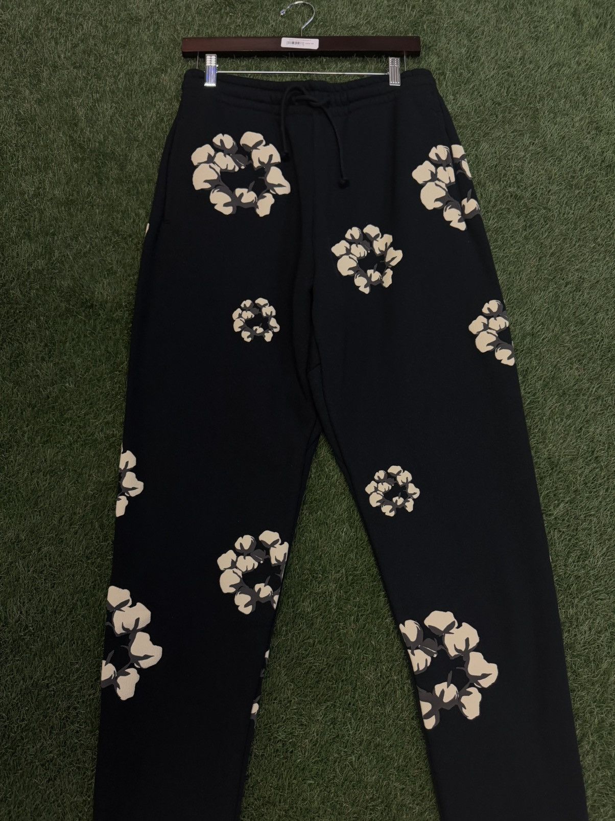 Cactus Plant Flea Market × DENIM TEARS Denim Tears x CPFM Cotton Wreath Sweatpants (S) (NEW) Size US 28 / EU 44 - 4 Thumbnail