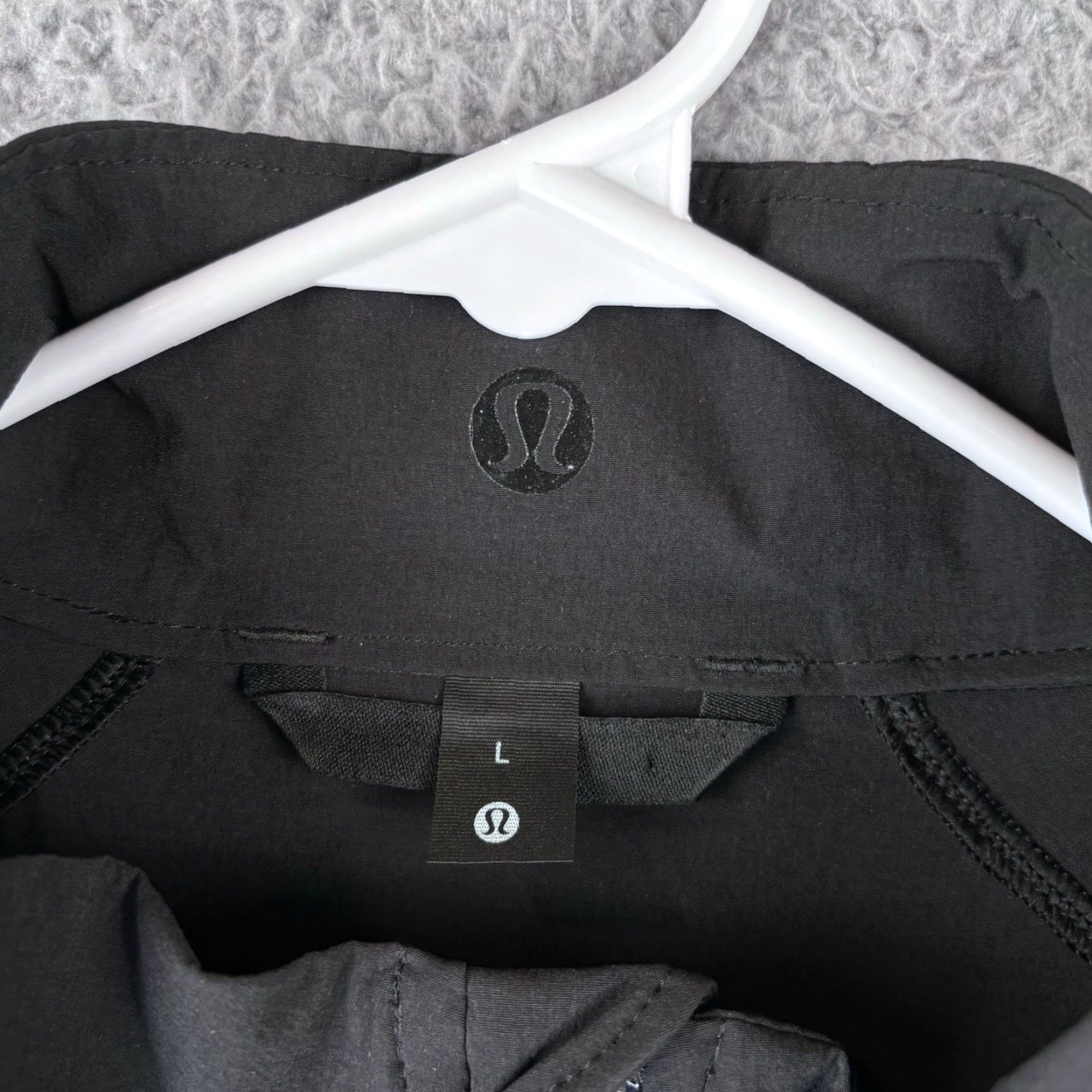 Lululemon Lululemon Sojourn Jacket Mens Large Black Full Zip Performance Mock Neck Tech Jacket Size US L / EU 52-54 / 3 - 3 Thumbnail