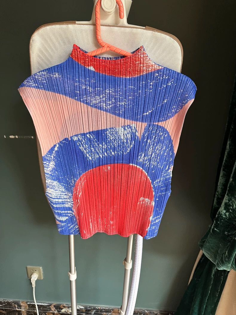Issey Miyake Issey Miyake size:one size Blue and pink vest Size XS / US 0-2 / IT 36-38 - 2 Thumbnail