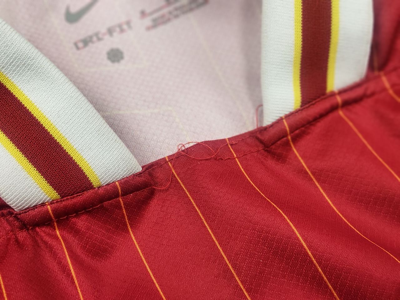 Vintage Liverpool FC Nike 24/25 Soccer Football Jersey Authentic Size US M / EU 48-50 / 2 - 17 Thumbnail