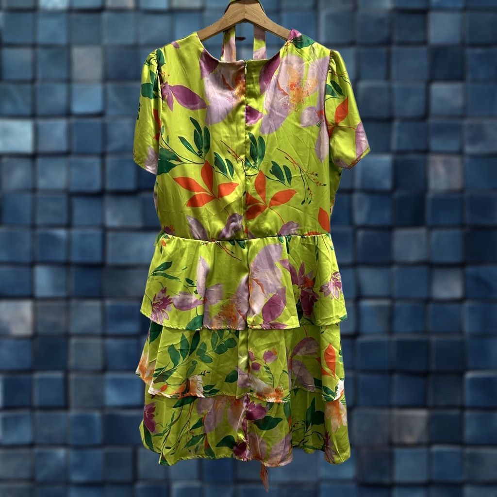 Nicole Miller VINTAGE? No. Nicole Miller Dress Women's Mini Dress Floral Green V-Neck Short Sleeve Summer L Size L / US 10 / IT 46 - 1 Thumbnail