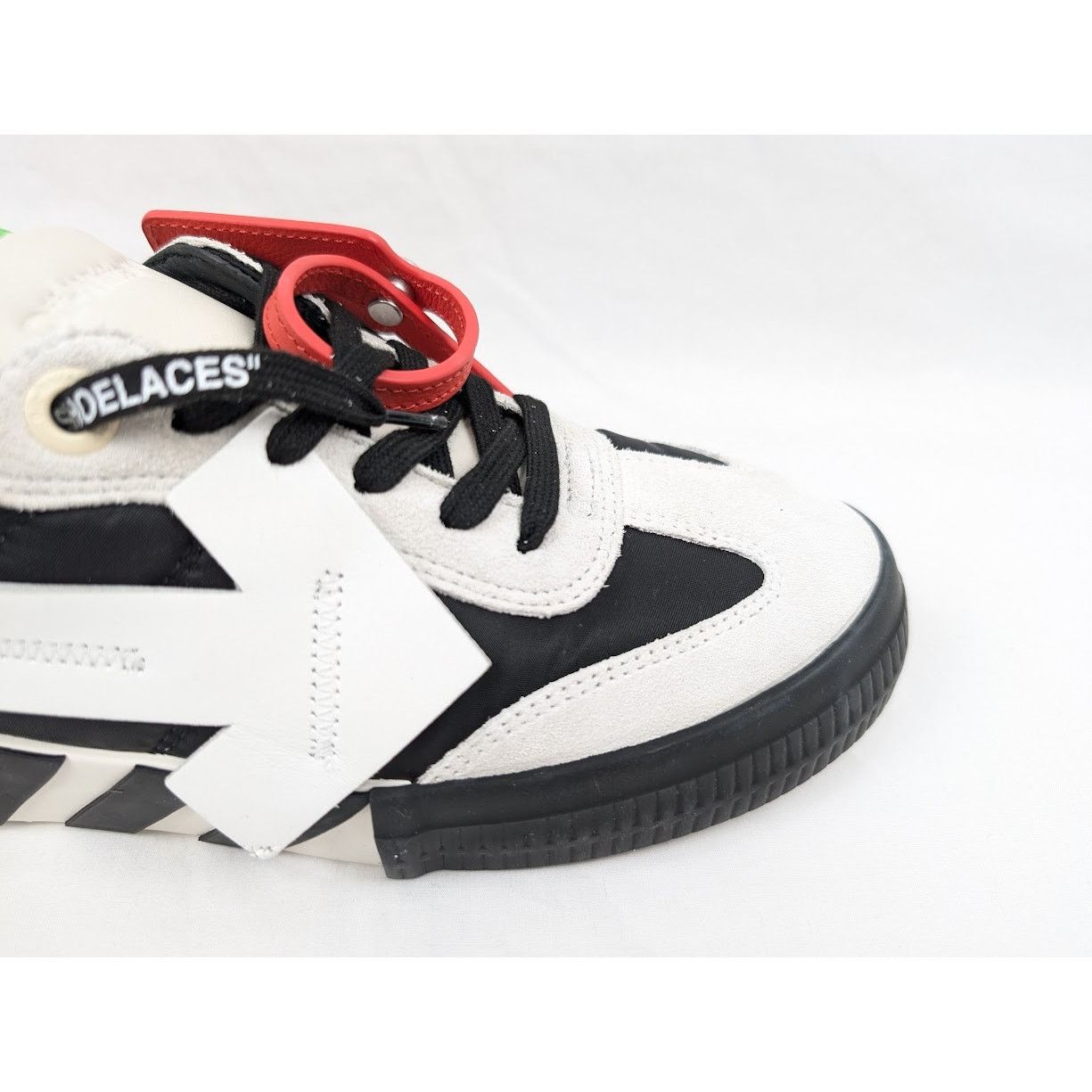 Off-White o1rshd1 Floating Arrow Low-Top Sneakers in Off White Size US 6 / EU 39 - 4 Thumbnail