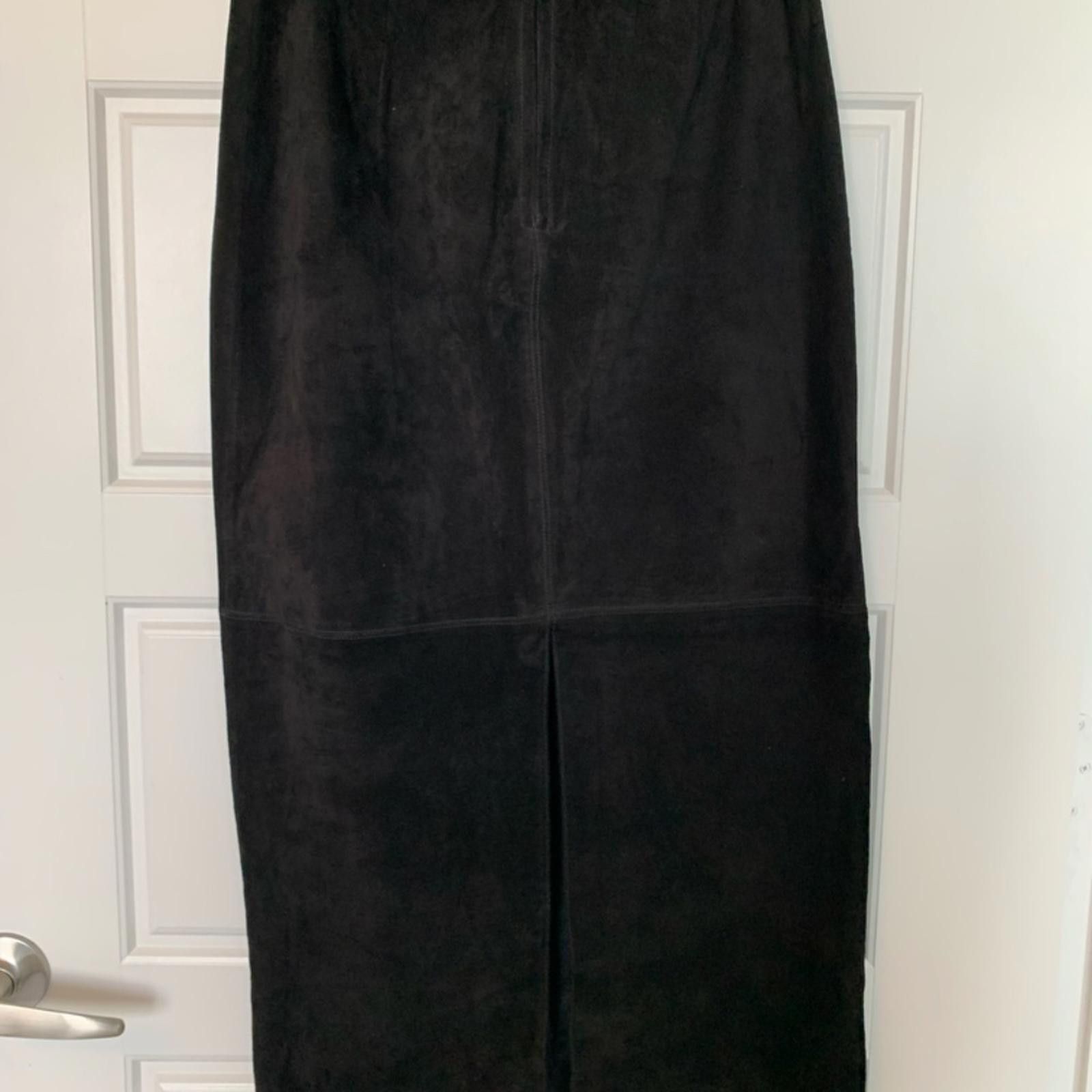Lord & Taylor Black Suede Skirt Size 30" / US 8 / IT 44 - 3 Thumbnail
