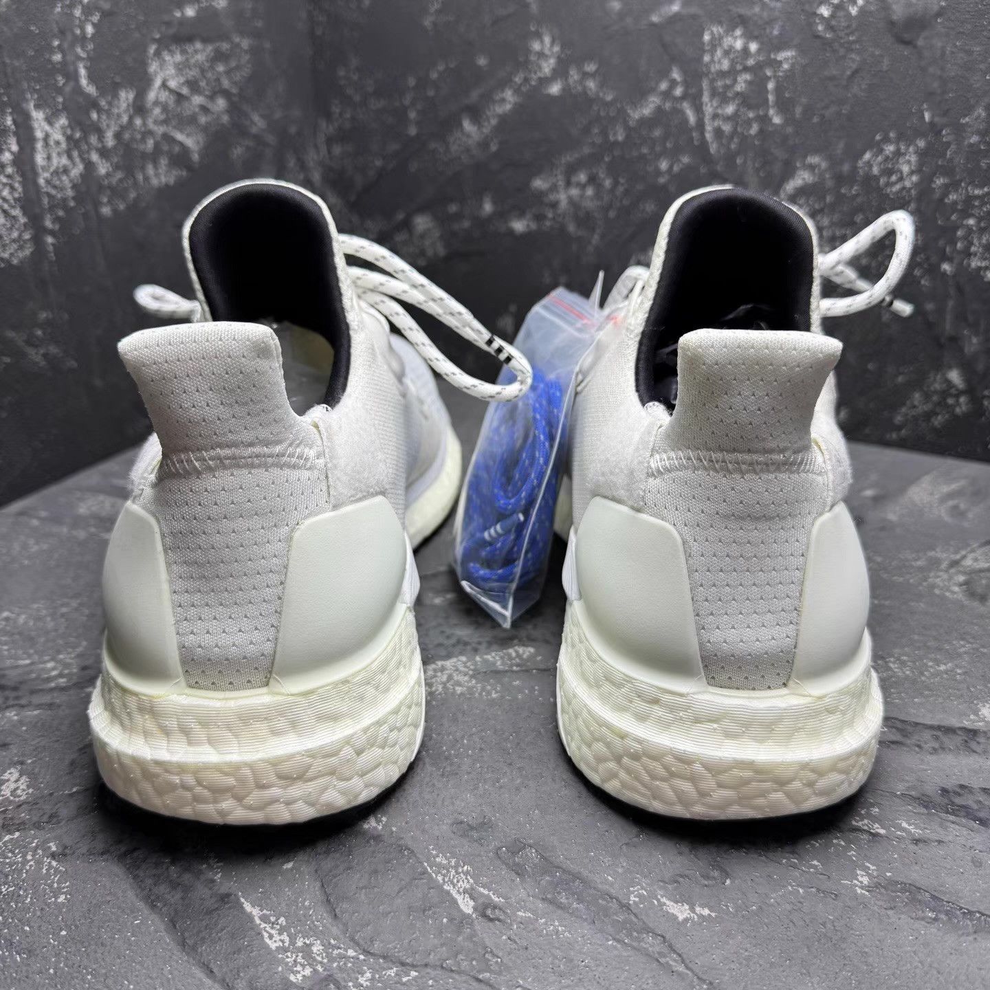 Human Made HUMAN MADE x Adidas White & Blue Running Shoes Q10 Size US 9 / EU 42 - 7 Thumbnail