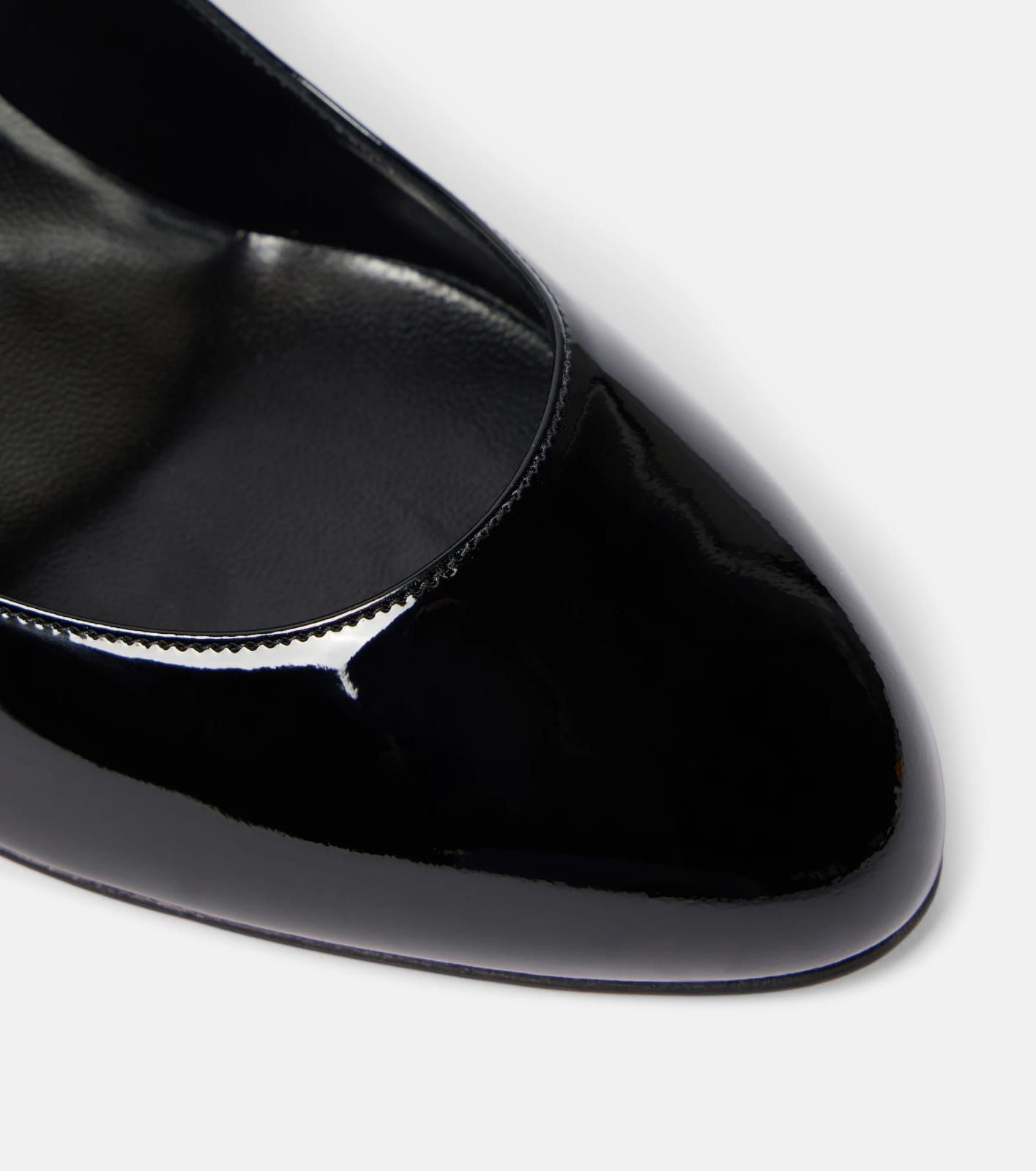 Christian Louboutin os11x0526 Dolly 70mm Patent Leather Pumps in Black Size US 8 / IT 38 - 4 Thumbnail