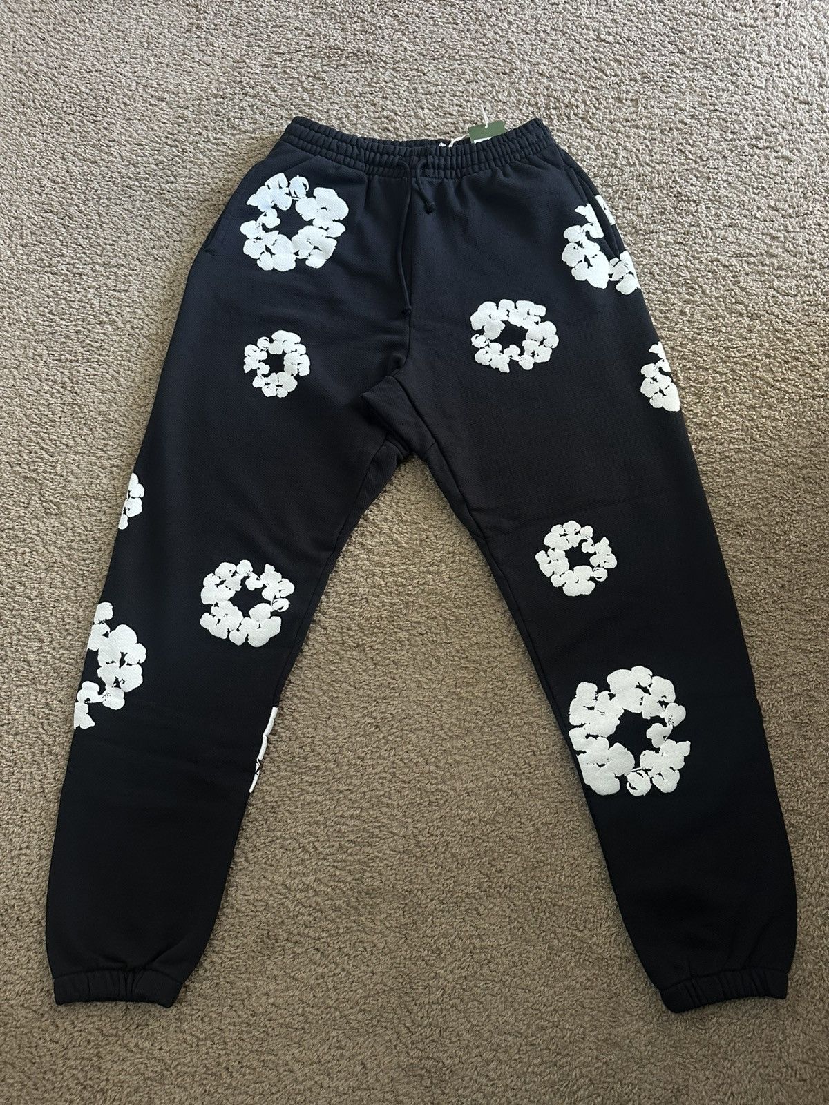 DENIM TEARS Denim Tears Cotton Wreath Sweatpants Size US 32 / EU 48 - 1 Thumbnail