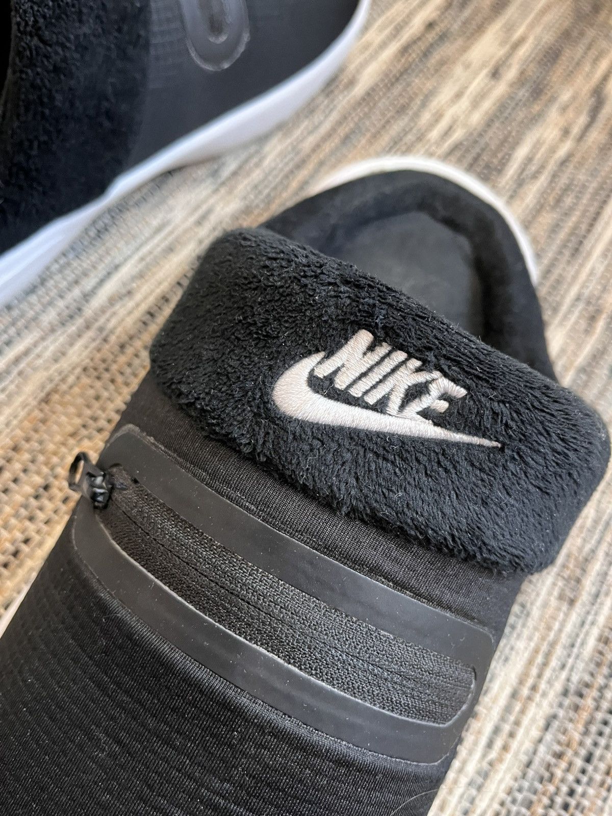 Nike × Vintage Nike Burrow Slide Fleece Outdoor Slipper Black Unisex Size US 8 / EU 41 - 11 Thumbnail