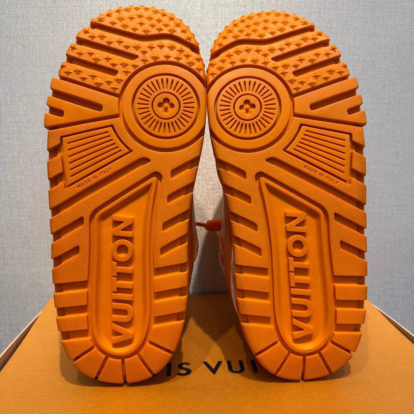 Louis Vuitton Louis Vuitton White/Orange Trainer 40.5 NIB Size US 7.5 / EU 40-41 - 5 Thumbnail