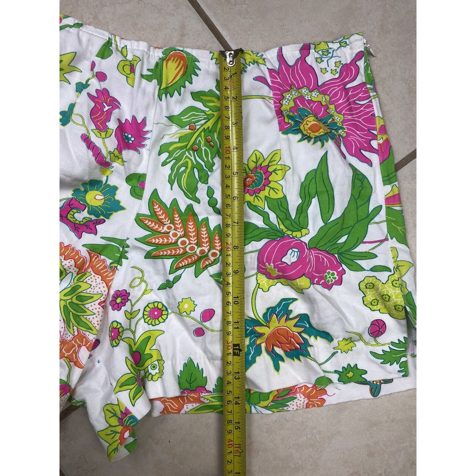 Gretchen Scott Gretchen Scott White Pink Green Floral Mid Rise Shorts Linen Size 33" - 9 Thumbnail