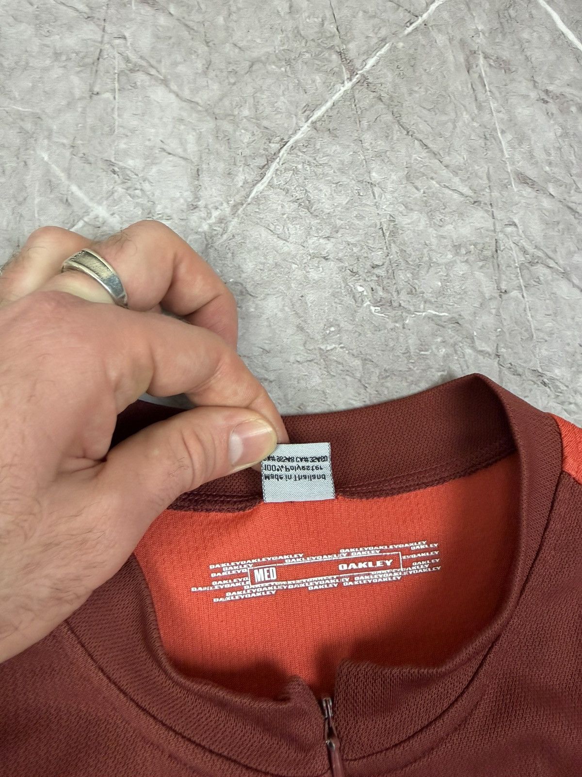 Oakley Vintage Oakley Jersey Tshirt Y2K Tee Size US L / EU 52-54 / 3 - 9 Thumbnail