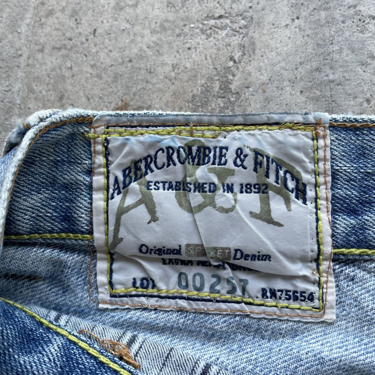Abercrombie & Fitch Vintage Abercrombie & Fitch Rare Faded Denim Jeans Pants W31 Size US 31 - 8 Thumbnail