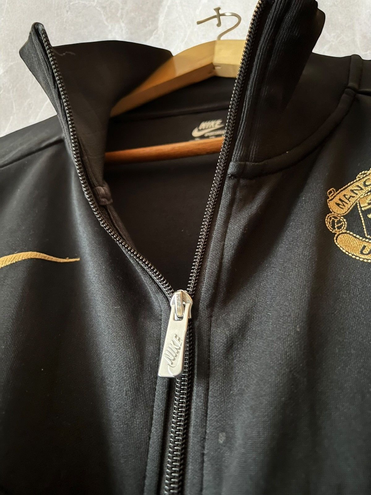 Nike Rare Nike MANCHESTER UNITED 2009 GOLDEN EUGENE Track Jacket Size US L / EU 52-54 / 3 - 7 Thumbnail