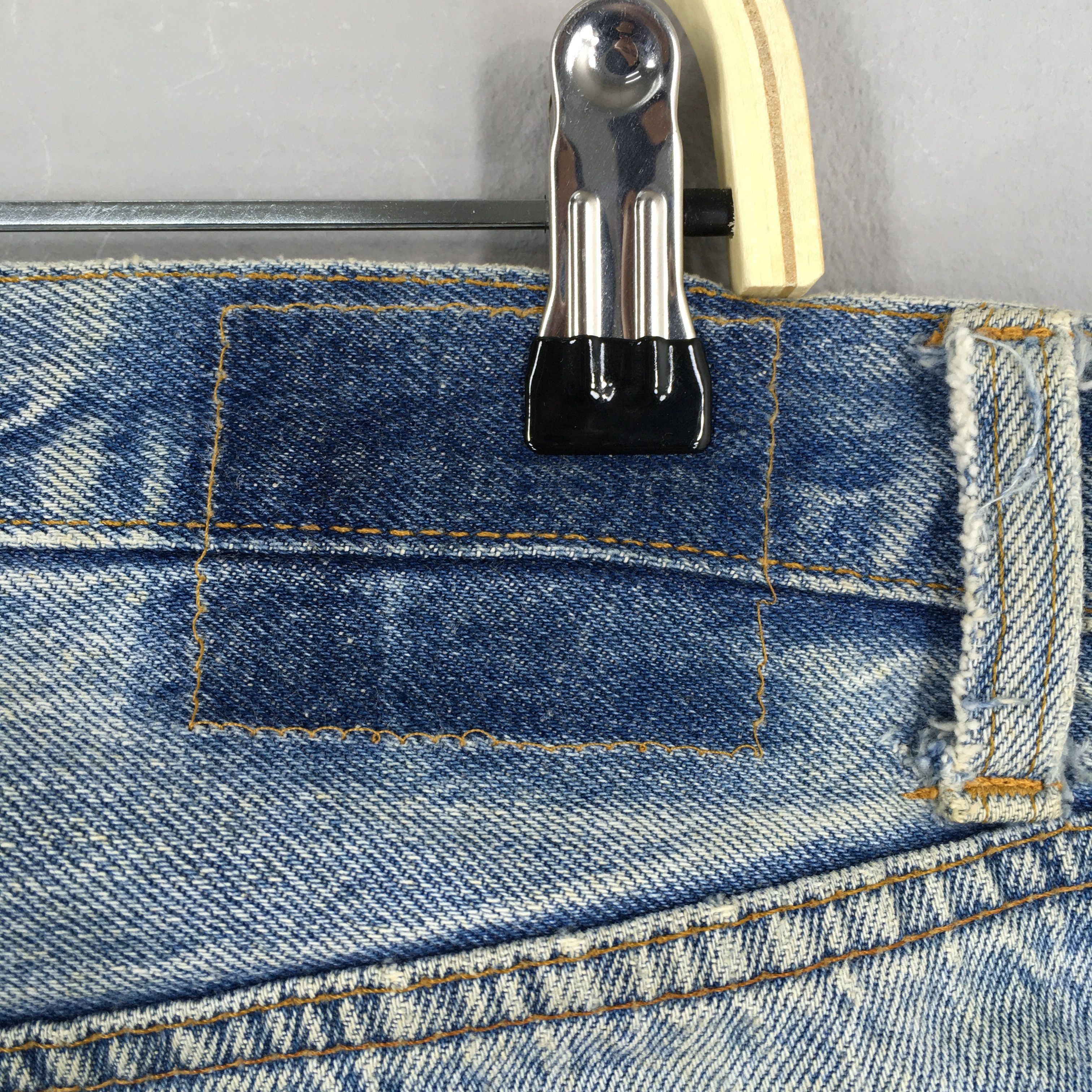 Levi's Size 32x28.5 Vintage 90s Levi's 501 Faded Blue Jeans S1340 Size US 32 / EU 48 - 11 Thumbnail