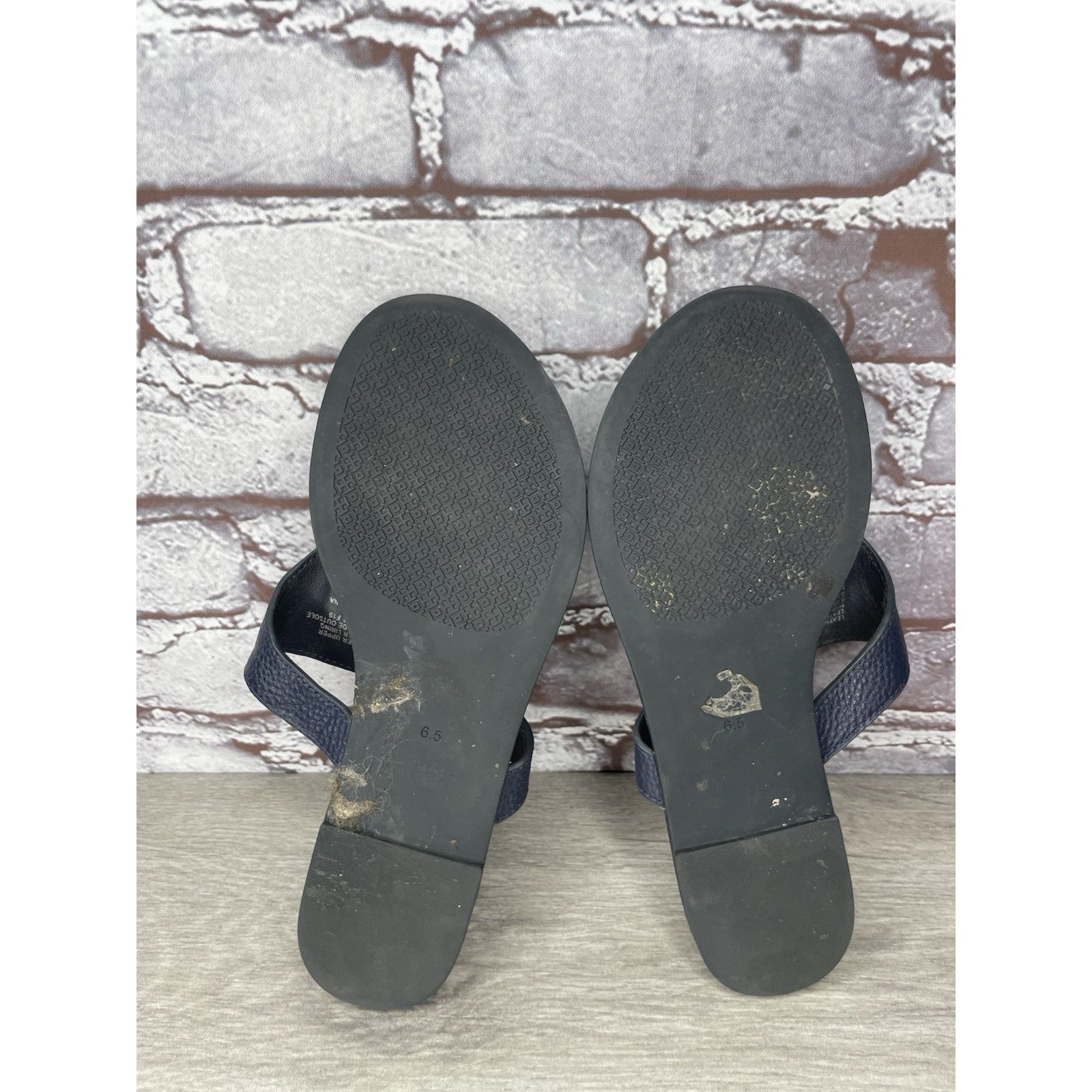 Tory Burch Tory Burch Jole Navy Blue Thong Tumbled Leather Sandals Wome Size US 6.5 / IT 36.5 - 9 Thumbnail