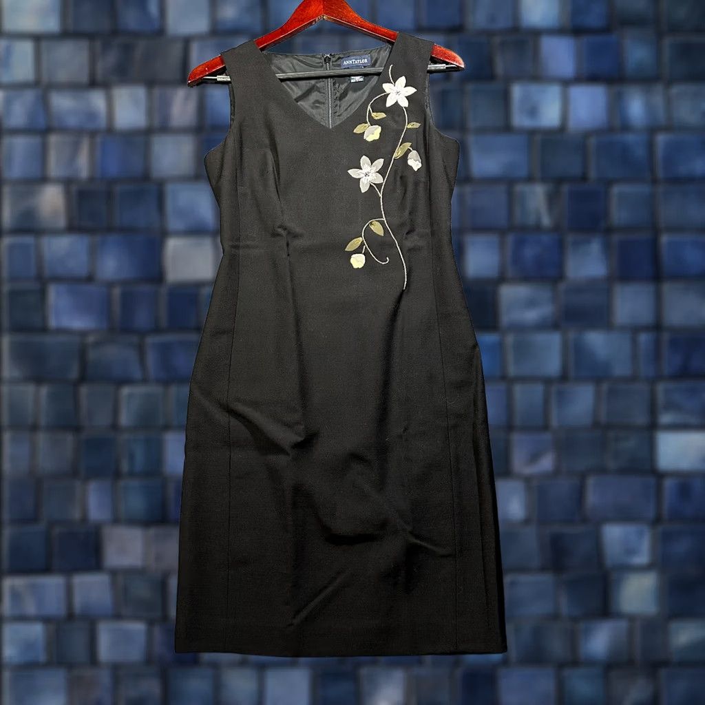 Ann Taylor Ann Taylor Dress Womens Black Wool Blend Embellished Floral Shift Lined Zip Size 2 Size XS / US 0-2 / IT 36-38 - 1 Thumbnail