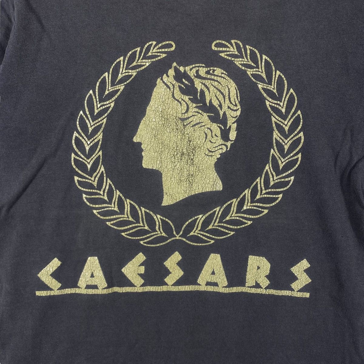 Vintage Vintage 90's ROMAN CAESARS Graphic Faded Distressed Tee Size US M / EU 48-50 / 2 - 2 Thumbnail