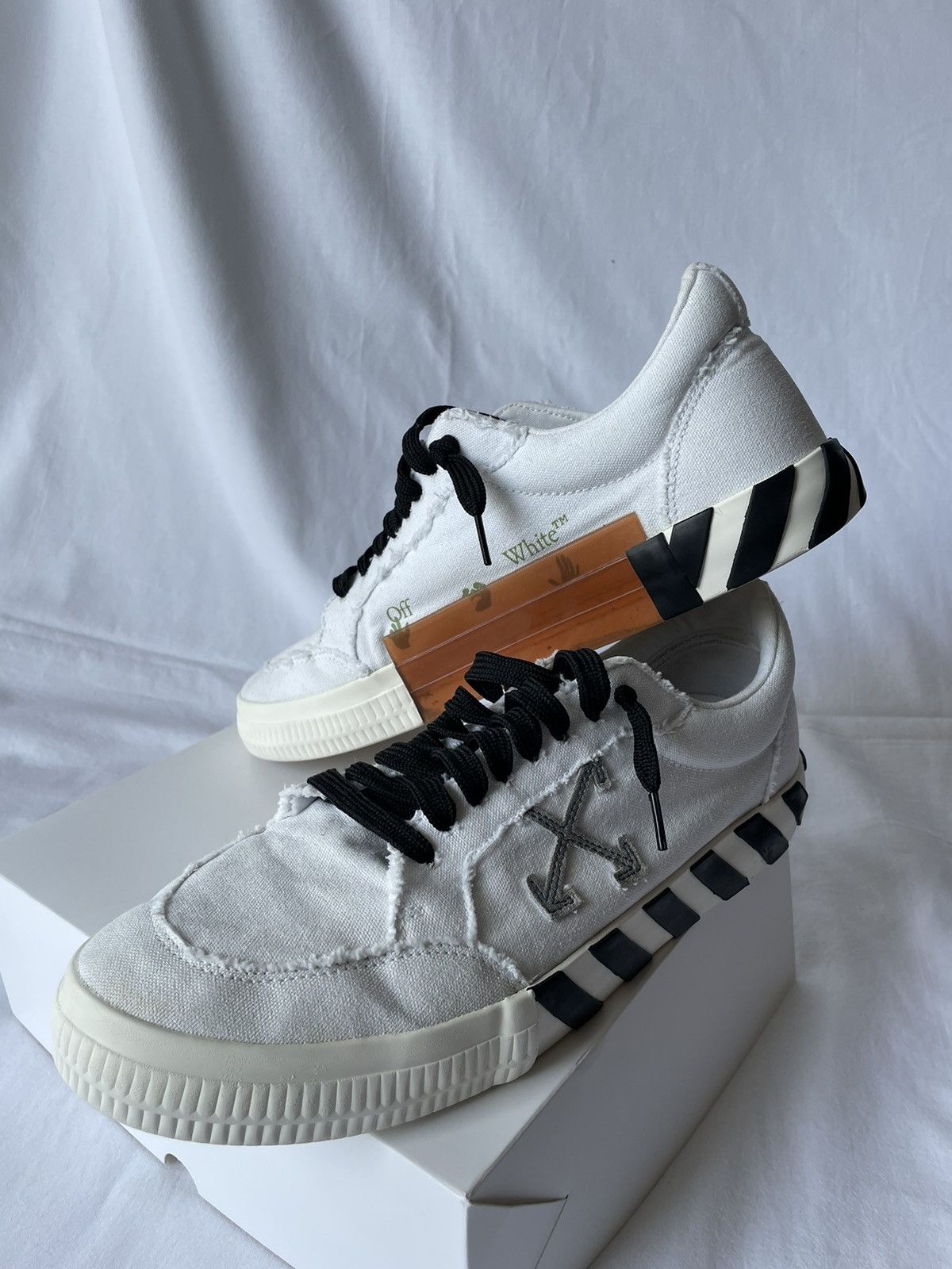 Off-White Off White Vulcanized Low sneakers Size US 10.5 / EU 43-44 - 20 Thumbnail