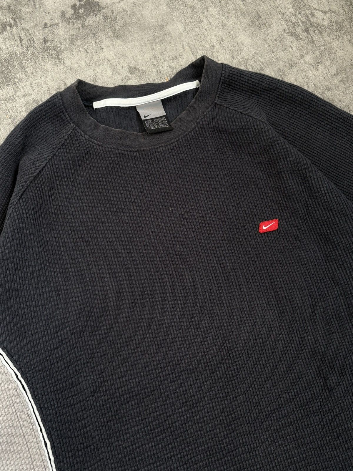 Nike Vintage Nike y2k sweatshirt embroidery swoosh Size US L / EU 52-54 / 3 - 3 Thumbnail