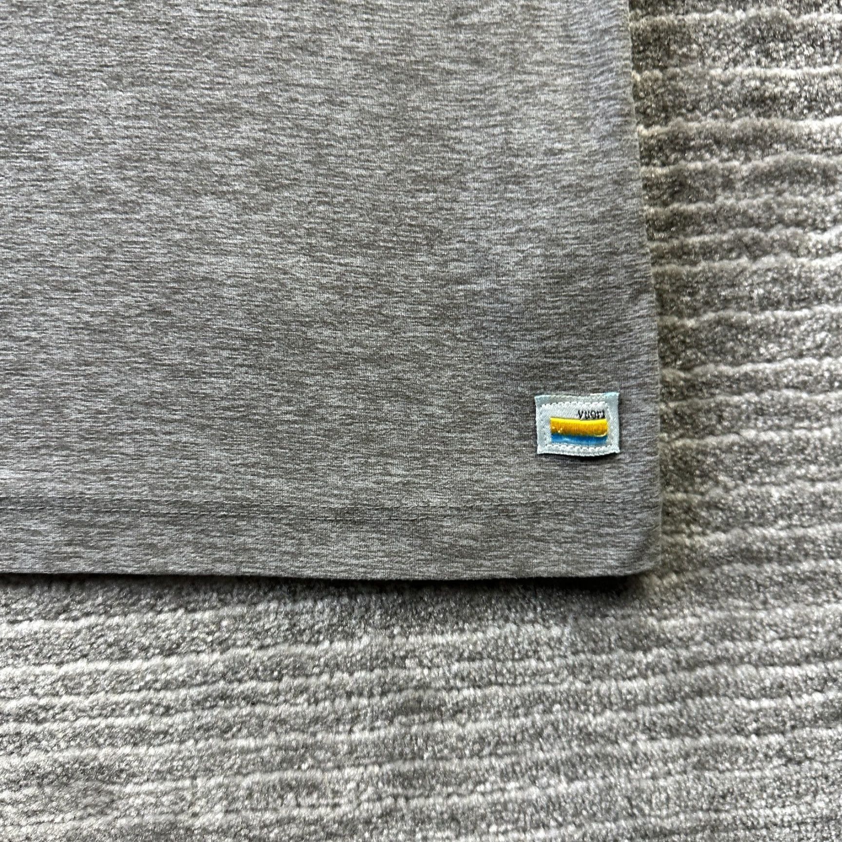 Vuori Vuori Polo Shirt Mens XL Gray Heather Strato Tech Polo Shirt Embroidered Logo Vuori Card? Size US XL / EU 56 / 4 - 4 Thumbnail