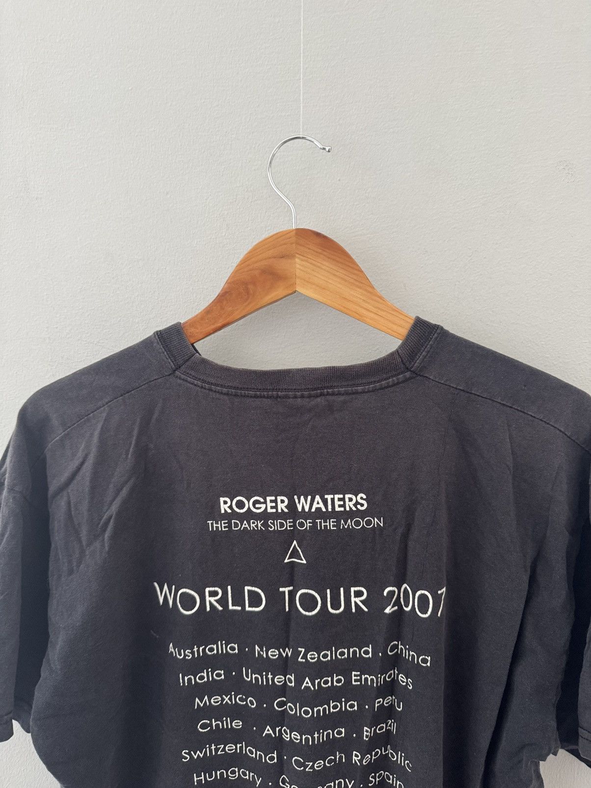 Band Tees Vintage 2008 Pink Floyd Roger Waters Tour Dark side tee Size US L / EU 52-54 / 3 - 9 Thumbnail