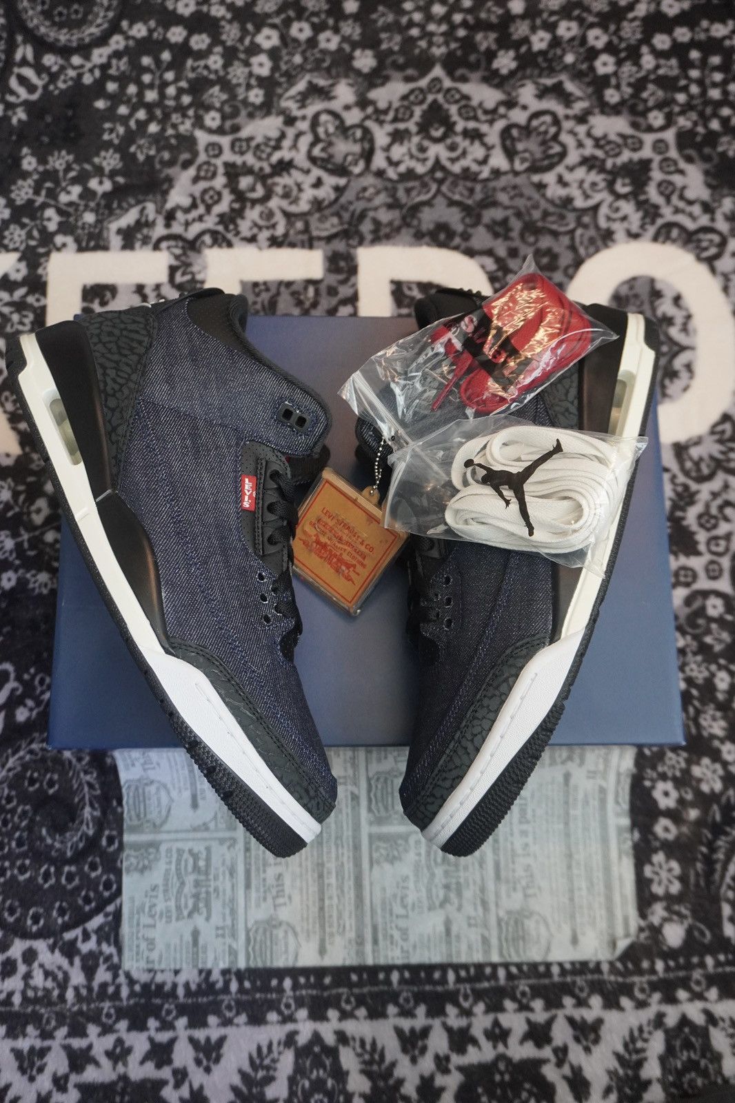 Jordan Brand × Levi's Air Jordan 3 x Levi’s- Indigo Sz 11.5 Size US 11.5 / EU 44-45 - 7 Thumbnail