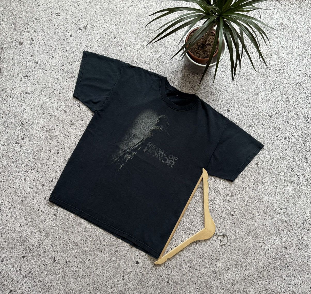 Microsoft Vintage 2000’s Videogame Medal Of Honor Hype T-Shirt Size US XL / EU 56 / 4 - 1 Thumbnail
