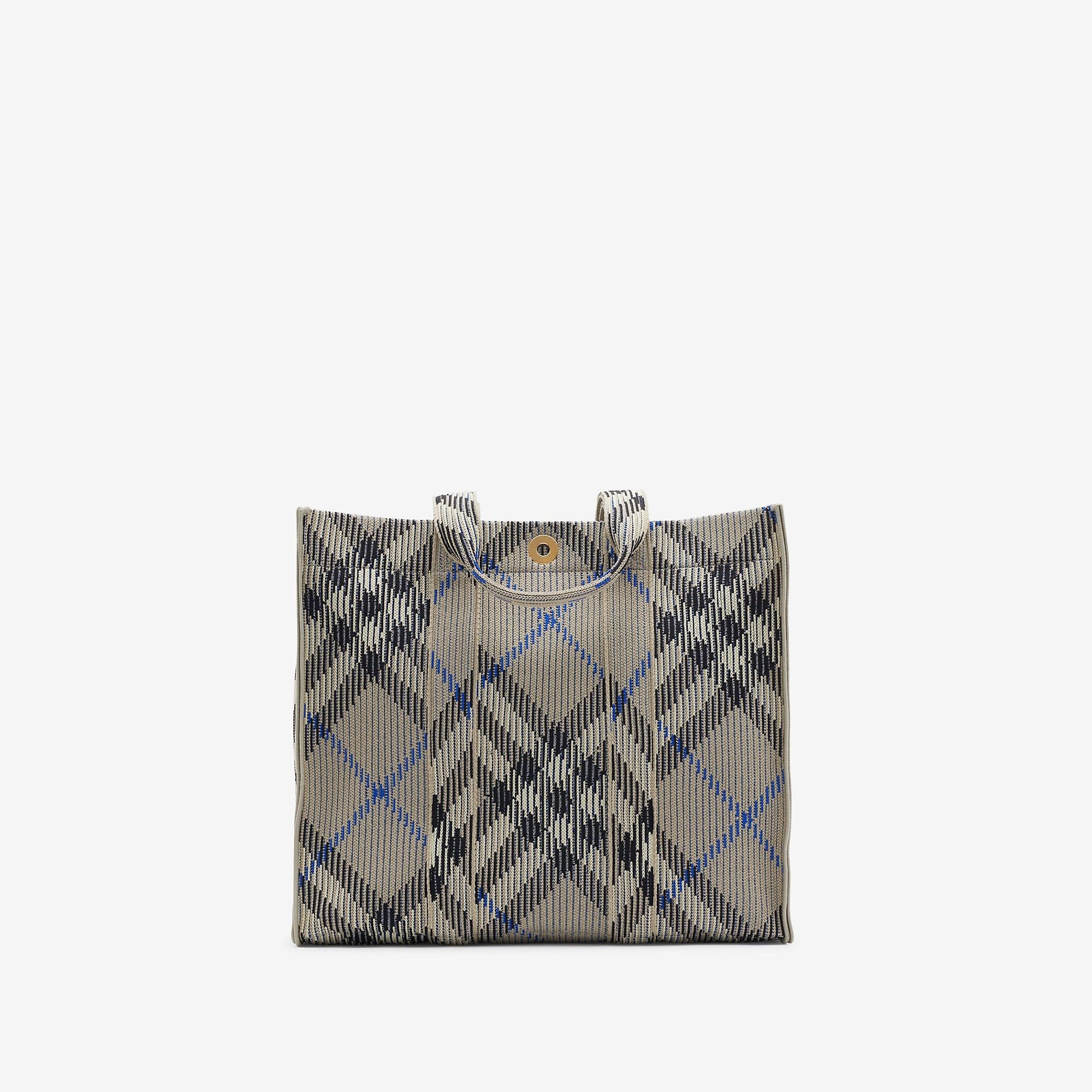 o1w1db10226 Size: OS / Medium Check Knitted Tote Bag