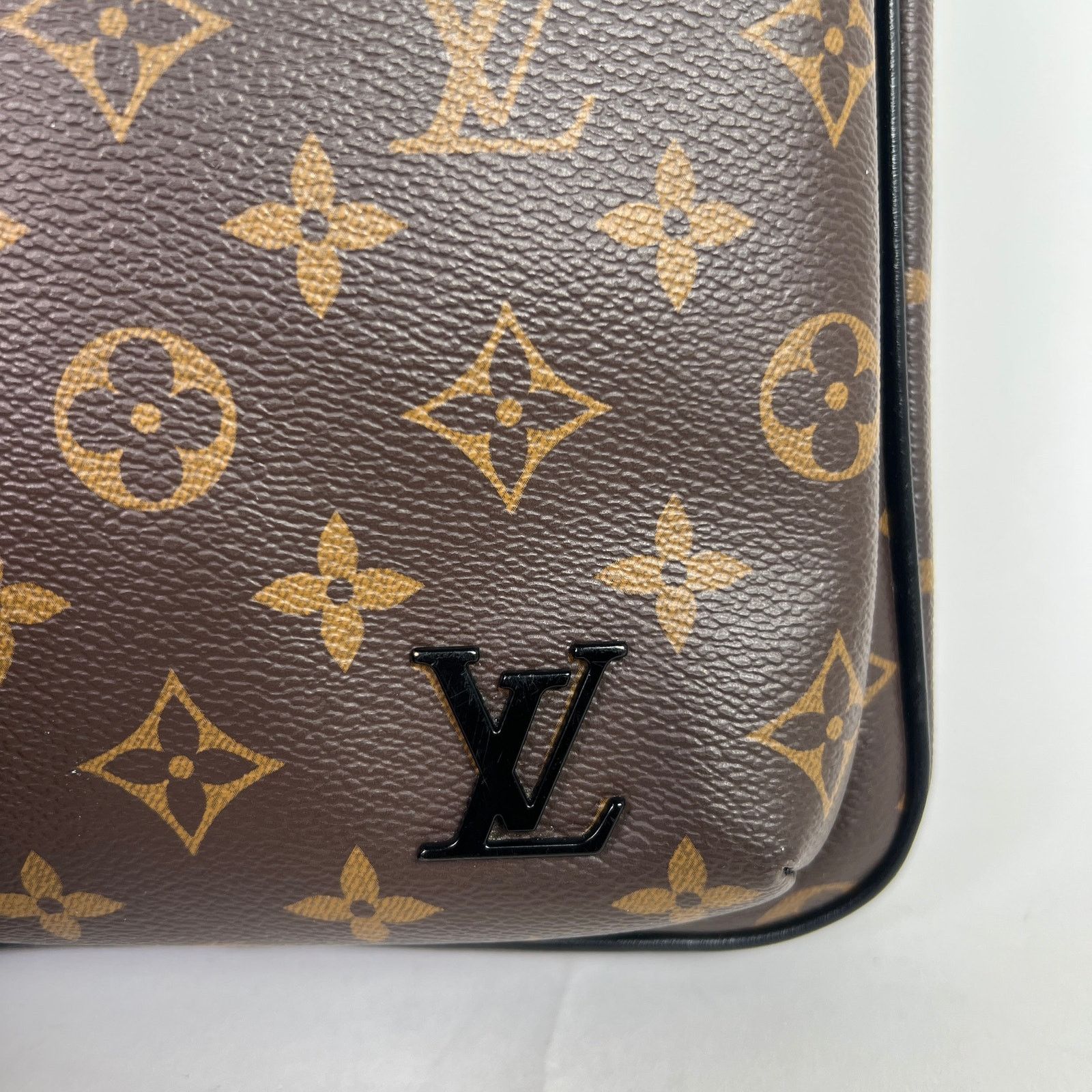 Louis Vuitton Louis Vuitton Monogram Avenue Sling Bag Size ONE SIZE - 5 Thumbnail