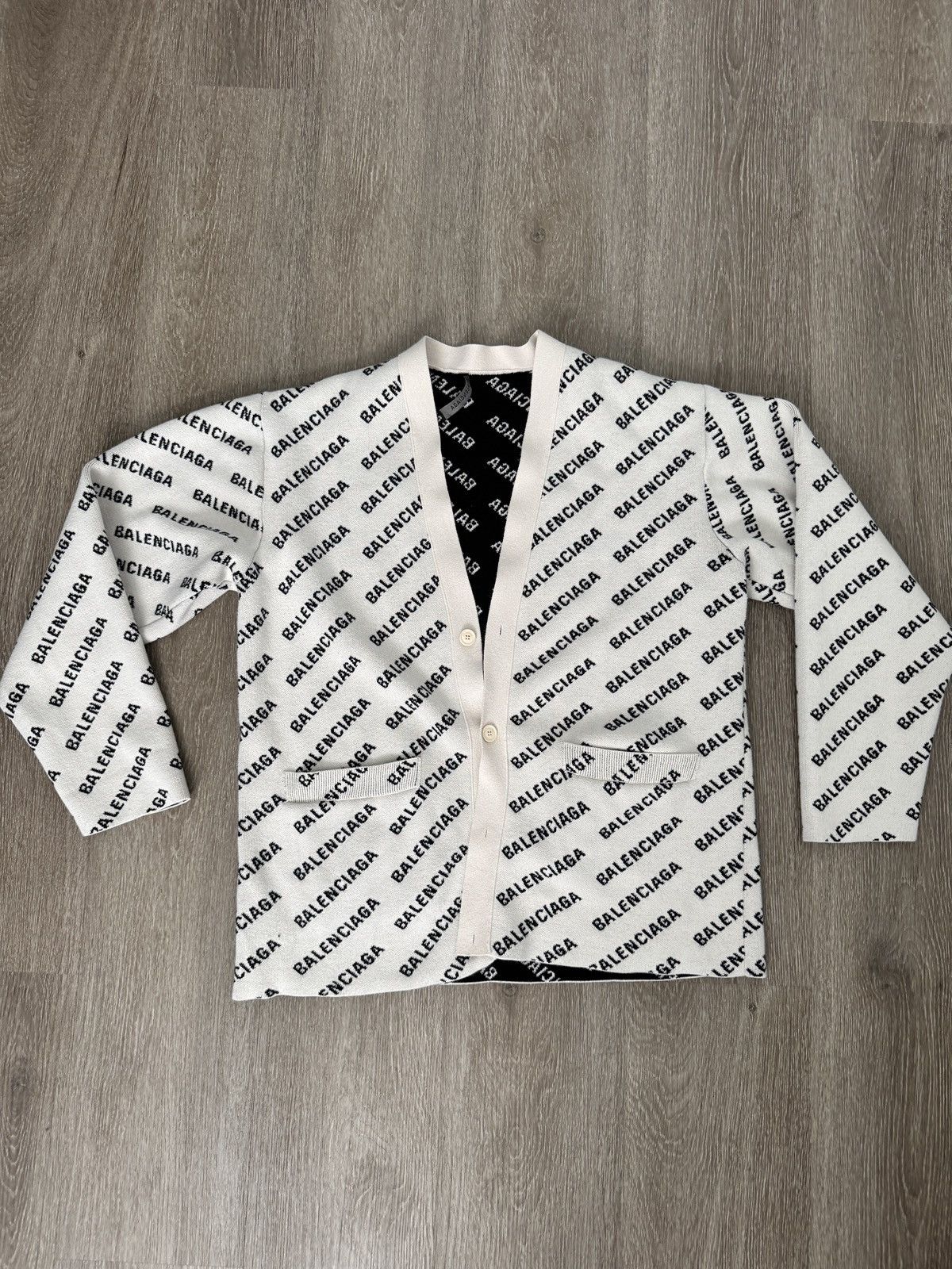 Balenciaga Balenciaga All-Over Logo Cardigan Size M / US 6-8 / IT 42-44 - 1 Thumbnail